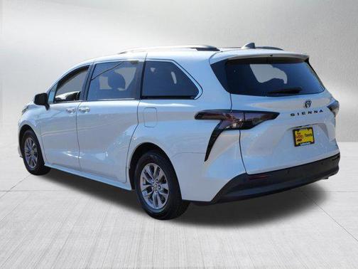 Wind Chill Pearl 2024 Toyota Sienna XLE