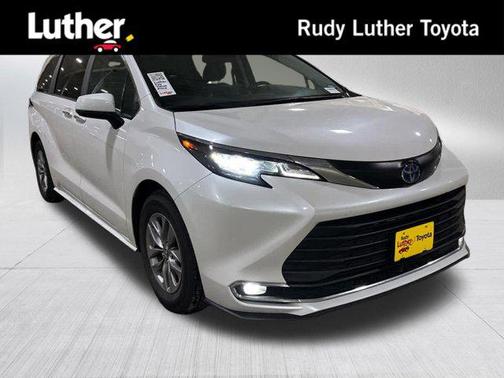 Wind Chill Pearl 2024 Toyota Sienna XLE