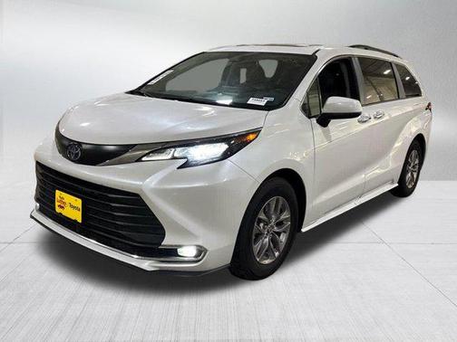 Wind Chill Pearl 2024 Toyota Sienna XLE