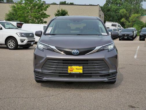 2022 Toyota Sienna LE