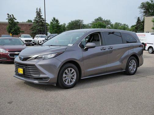 2022 Toyota Sienna LE