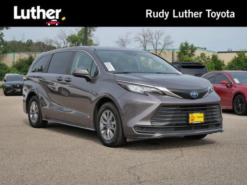2022 Toyota Sienna LE