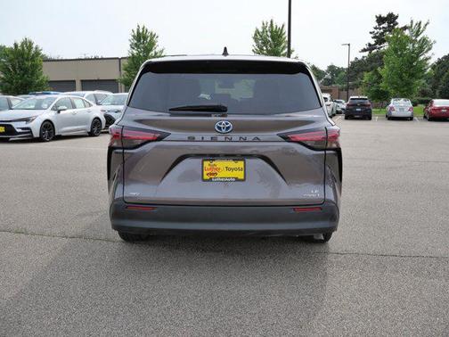 2022 Toyota Sienna LE