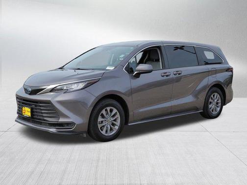 2022 Toyota Sienna LE