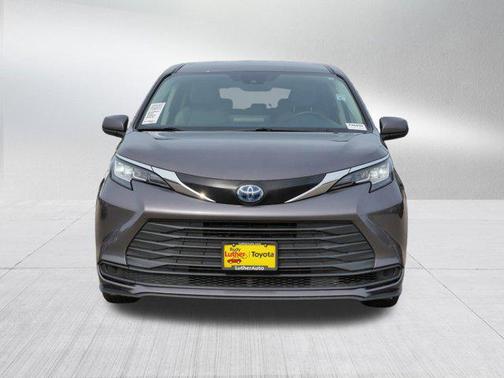 2022 Toyota Sienna LE