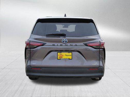 2022 Toyota Sienna LE
