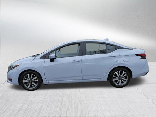 Gray Sky Pearl 2025 Nissan Versa 1.6 SV