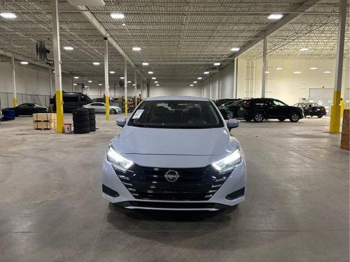 Gray Sky Pearl 2025 Nissan Versa 1.6 SV
