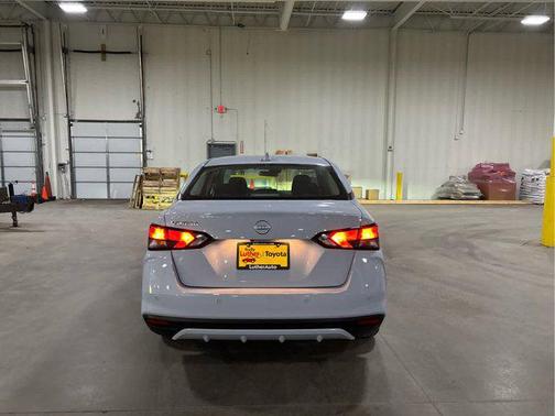 Gray Sky Pearl 2025 Nissan Versa 1.6 SV