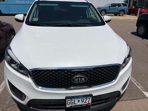 Snow White Pearl 2016 Kia Sorento LX