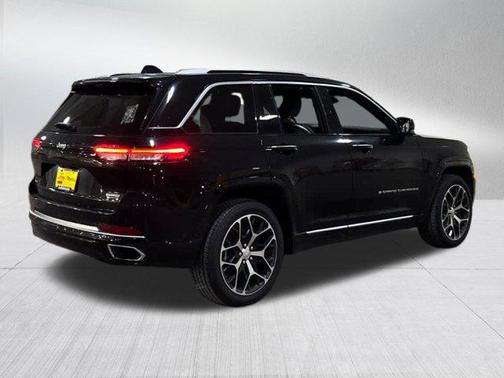 2022 Jeep Grand Cherokee Summit