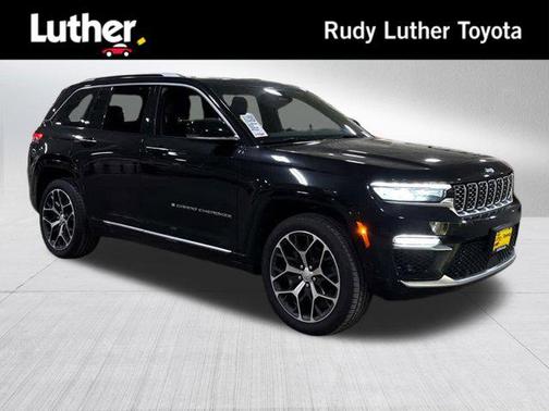 2022 Jeep Grand Cherokee Summit