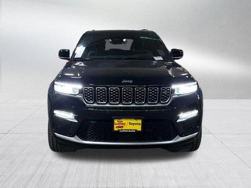 2022 Jeep Grand Cherokee Summit