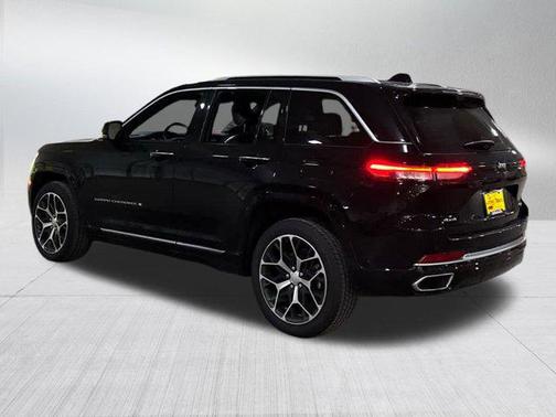 2022 Jeep Grand Cherokee Summit