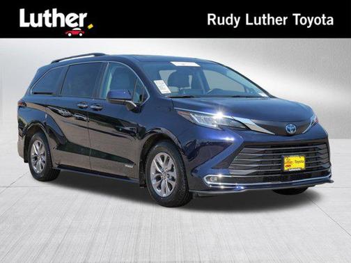 2021 Toyota Sienna XLE 7 Passenger