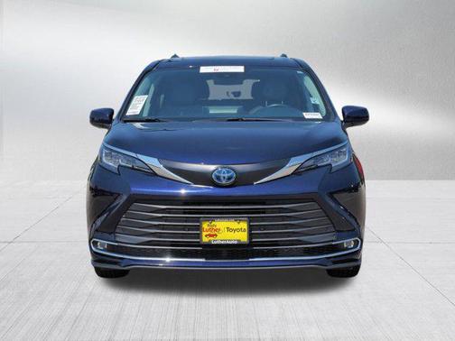 2021 Toyota Sienna XLE 7 Passenger