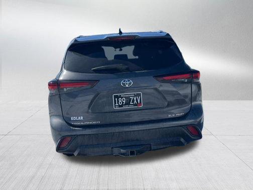 Magnetic Gray Metallic 2024 Toyota Highlander XLE