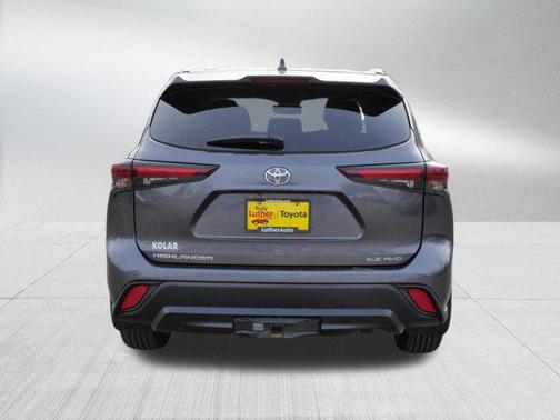 Magnetic Gray Metallic 2024 Toyota Highlander XLE