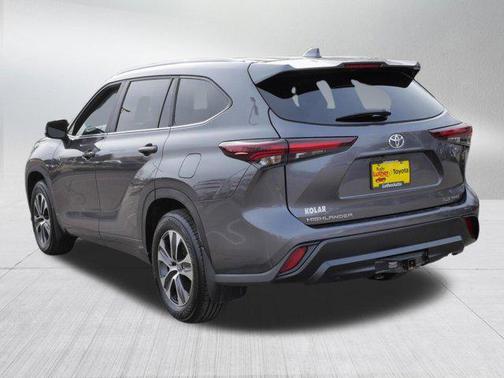 Magnetic Gray Metallic 2024 Toyota Highlander XLE