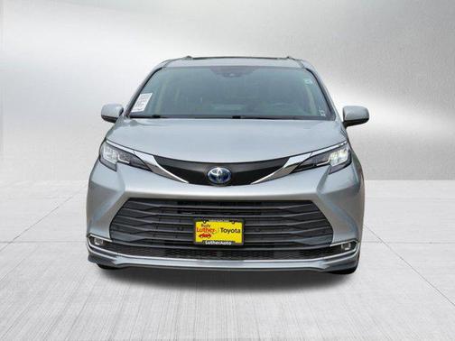 2022 Toyota Sienna XLE 7 Passenger