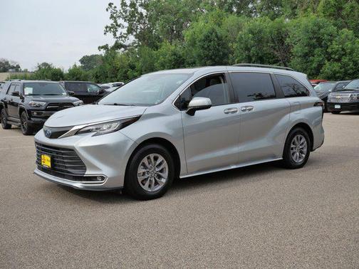 2022 Toyota Sienna XLE 7 Passenger