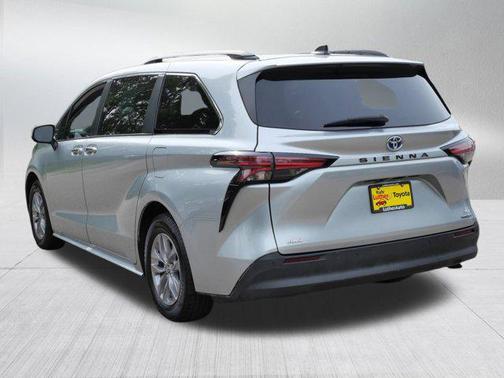 2022 Toyota Sienna XLE 7 Passenger