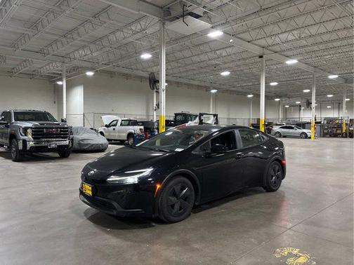 2025 Toyota Prius LE