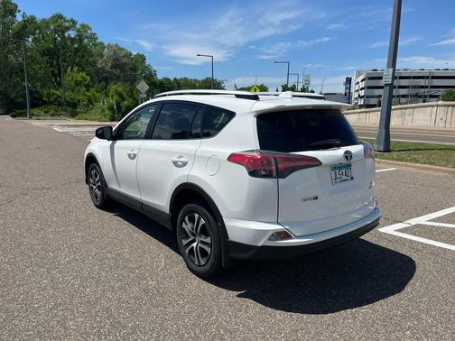 Super White 2016 Toyota RAV4 LE