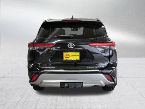 2022 Toyota Highlander Platinum