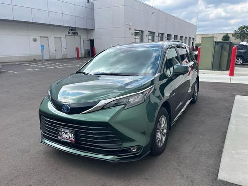 Cypress 2025 Toyota Sienna XLE