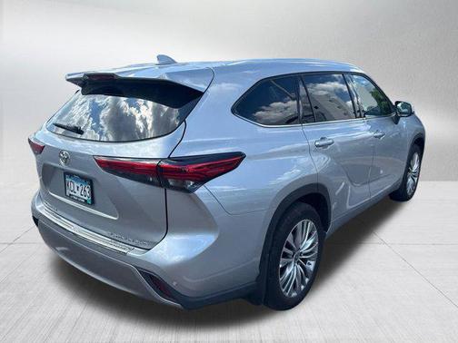 2023 Toyota Highlander Platinum