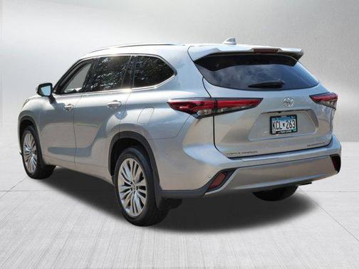 2023 Toyota Highlander Platinum
