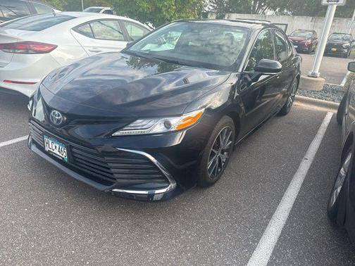 2022 Toyota Camry Hybrid XLE