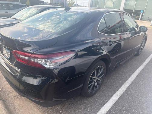 2022 Toyota Camry Hybrid XLE