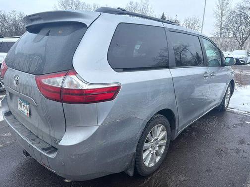 2017 Toyota Sienna XLE Premium