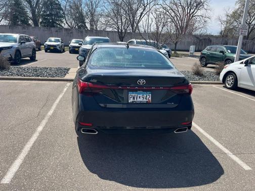 Midnight Black Metallic 2019 Toyota Avalon XLE
