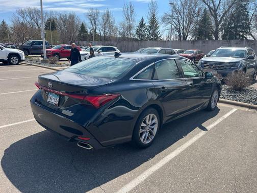 Midnight Black Metallic 2019 Toyota Avalon XLE
