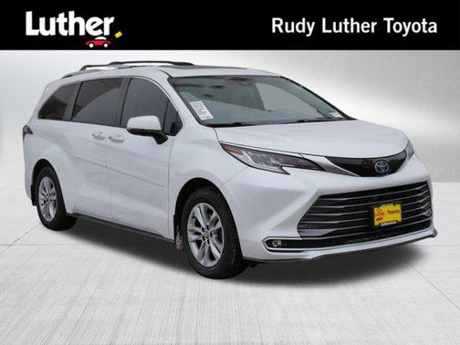 2022 Toyota Sienna Limited