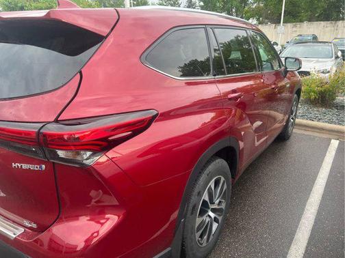 2020 Toyota Highlander Hybrid XLE
