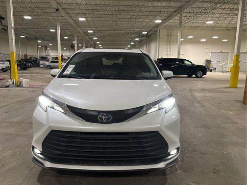 2025 Toyota Sienna XLE