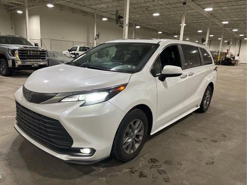 2025 Toyota Sienna XLE