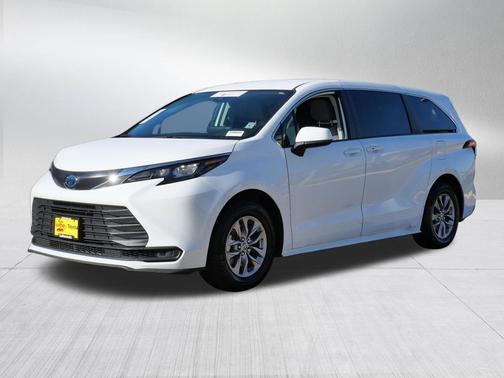 Ice Cap 2024 Toyota Sienna LE