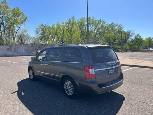 2015 Chrysler Town & Country Touring-L