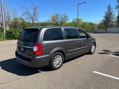 2015 Chrysler Town & Country Touring-L
