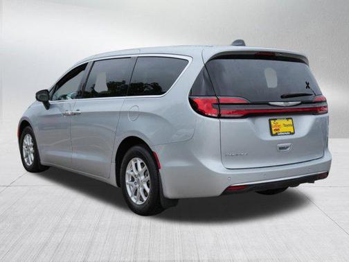 2023 Chrysler Pacifica Touring