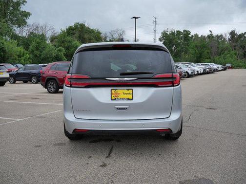 2023 Chrysler Pacifica Touring