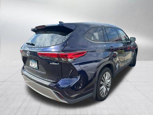 2021 Toyota Highlander Hybrid Platinum