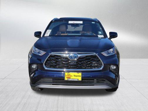 2021 Toyota Highlander Hybrid Platinum