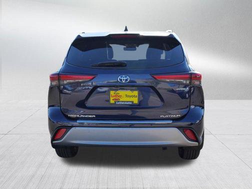 2021 Toyota Highlander Hybrid Platinum