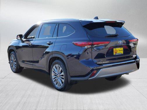 2021 Toyota Highlander Hybrid Platinum